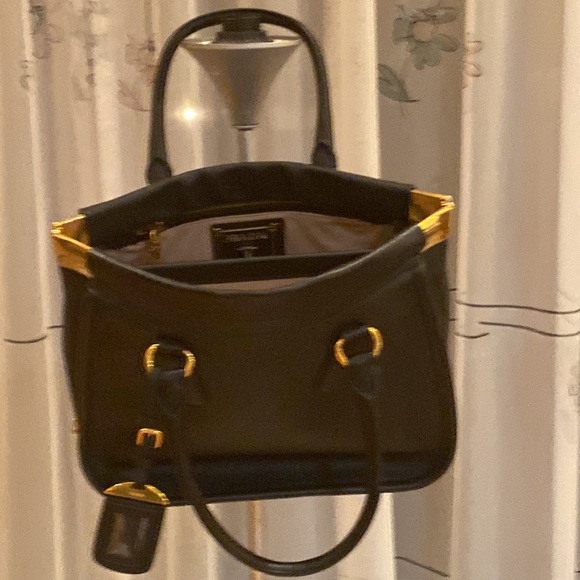 Prada small satchel w 2 leather lining compartments + 2,3 inside. Classy lady’s - Picture 2 of 5